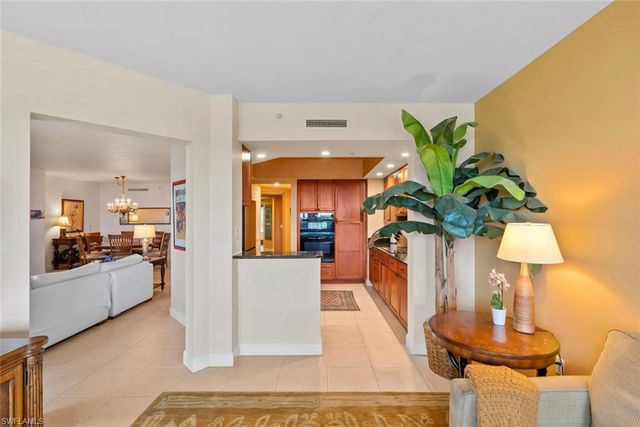 1060 Borghese LN 403, Naples, FL 34114