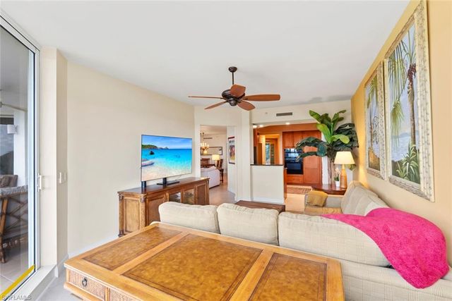 1060 Borghese LN 403, Naples, FL 34114