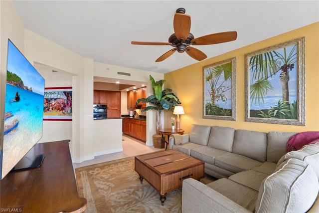 1060 Borghese LN 403, Naples, FL 34114