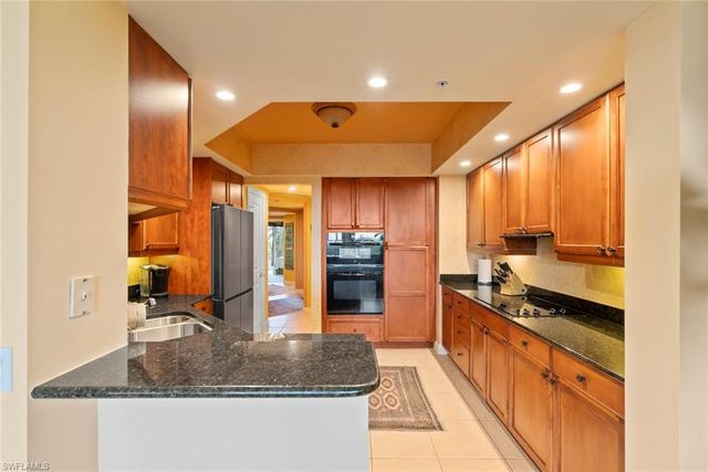 1060 Borghese LN 403, Naples, FL 34114
