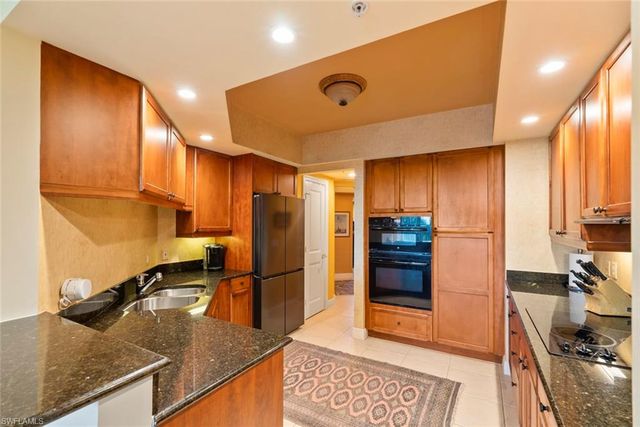 1060 Borghese LN 403, Naples, FL 34114