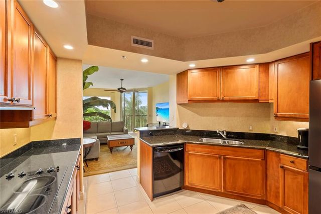 1060 Borghese LN 403, Naples, FL 34114