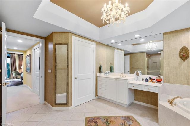 1060 Borghese LN 403, Naples, FL 34114