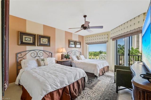 1060 Borghese LN 403, Naples, FL 34114