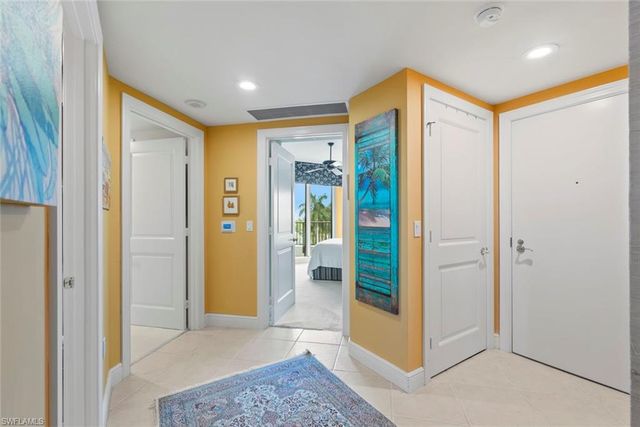 1060 Borghese LN 403, Naples, FL 34114