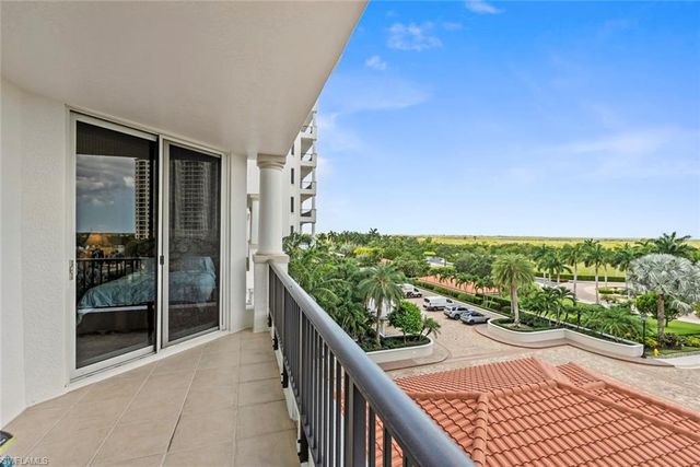 1060 Borghese LN 403, Naples, FL 34114