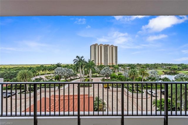 1060 Borghese LN 403, Naples, FL 34114