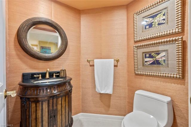 1060 Borghese LN 403, Naples, FL 34114