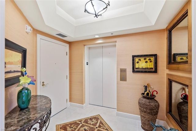 1060 Borghese LN 403, Naples, FL 34114