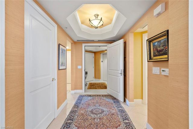 1060 Borghese LN 403, Naples, FL 34114