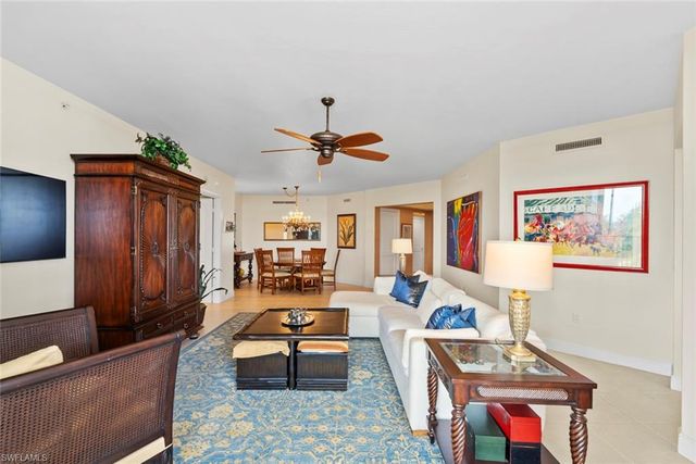 1060 Borghese LN 403, Naples, FL 34114