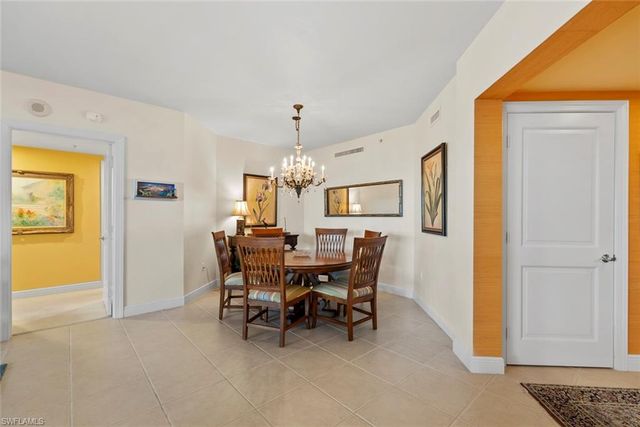 1060 Borghese LN 403, Naples, FL 34114