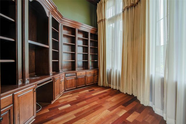 101 Rosewood Street, Lake Jackson, TX 77566