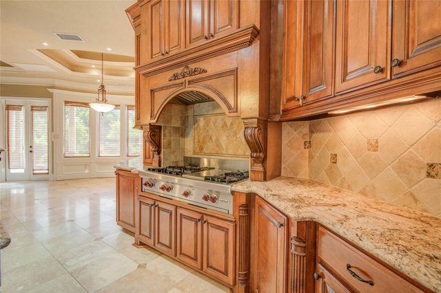 101 Rosewood Street, Lake Jackson, TX 77566