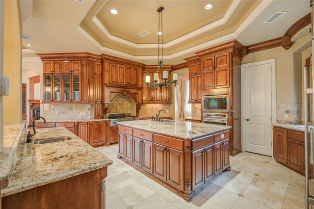 101 Rosewood Street, Lake Jackson, TX 77566