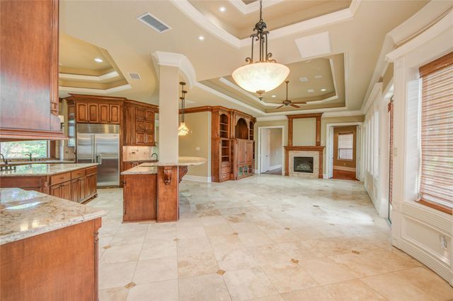 101 Rosewood Street, Lake Jackson, TX 77566