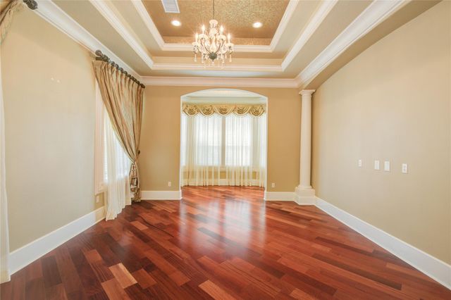 101 Rosewood Street, Lake Jackson, TX 77566