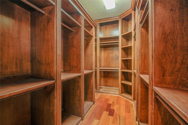 101 Rosewood Street, Lake Jackson, TX 77566
