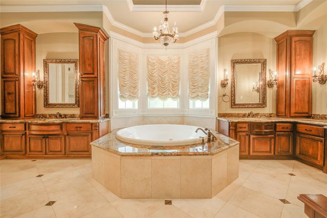 101 Rosewood Street, Lake Jackson, TX 77566