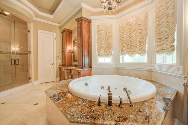 101 Rosewood Street, Lake Jackson, TX 77566