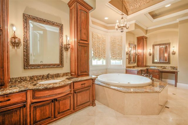 101 Rosewood Street, Lake Jackson, TX 77566
