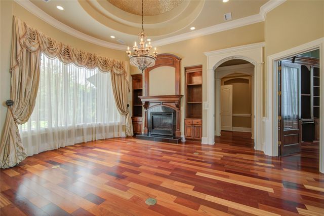 101 Rosewood Street, Lake Jackson, TX 77566
