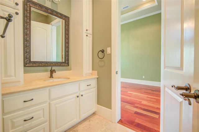 101 Rosewood Street, Lake Jackson, TX 77566
