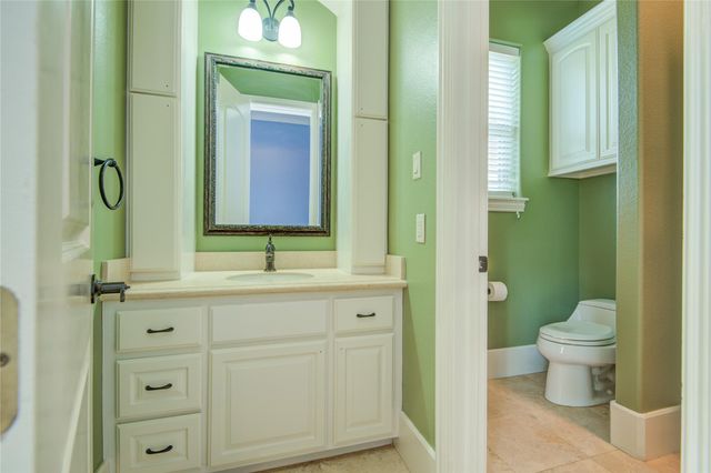 101 Rosewood Street, Lake Jackson, TX 77566