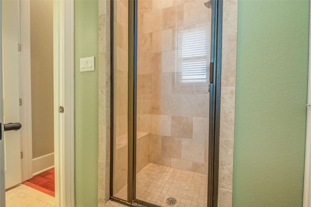 101 Rosewood Street, Lake Jackson, TX 77566