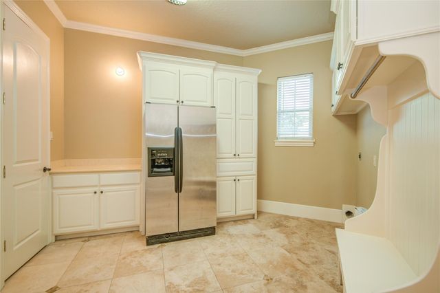 101 Rosewood Street, Lake Jackson, TX 77566
