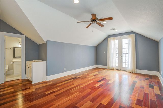 101 Rosewood Street, Lake Jackson, TX 77566