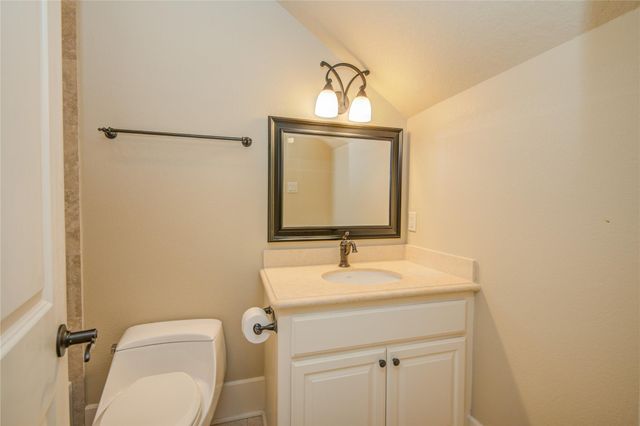101 Rosewood Street, Lake Jackson, TX 77566