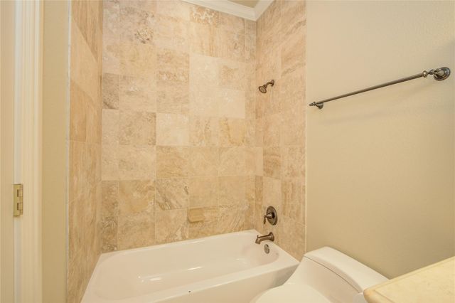 101 Rosewood Street, Lake Jackson, TX 77566