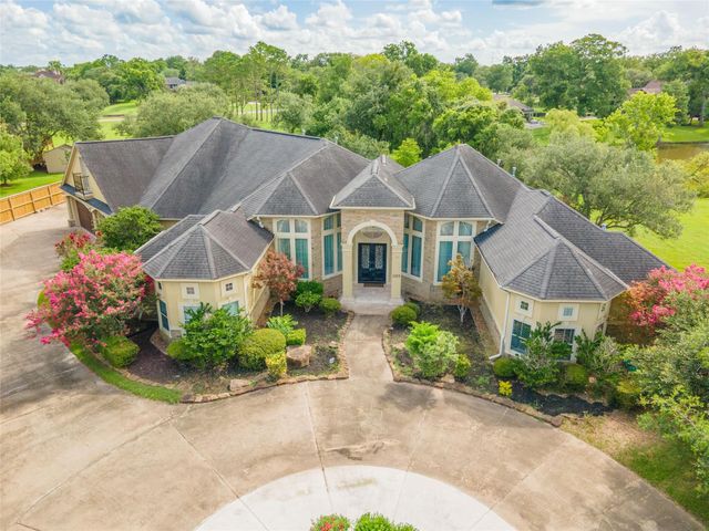 101 Rosewood Street, Lake Jackson, TX 77566