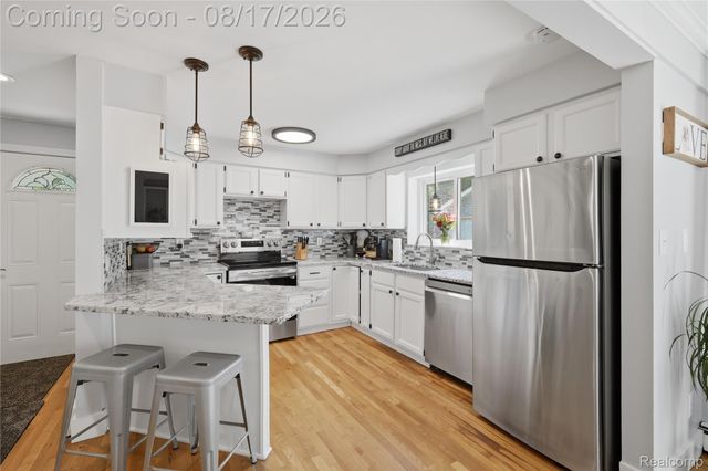 572 Atwater Street, Lake Orion Village, MI 48362