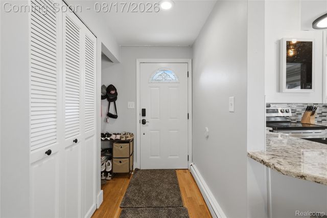 572 Atwater Street, Lake Orion Village, MI 48362