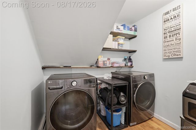 572 Atwater Street, Lake Orion Village, MI 48362