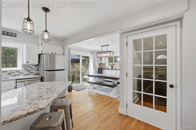 572 Atwater Street, Lake Orion Village, MI 48362