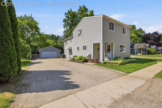 572 Atwater Street, Lake Orion Village, MI 48362