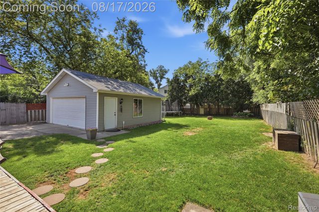 572 Atwater Street, Lake Orion Village, MI 48362
