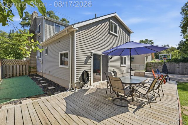 572 Atwater Street, Lake Orion Village, MI 48362