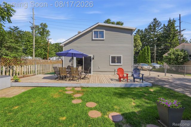 572 Atwater Street, Lake Orion Village, MI 48362