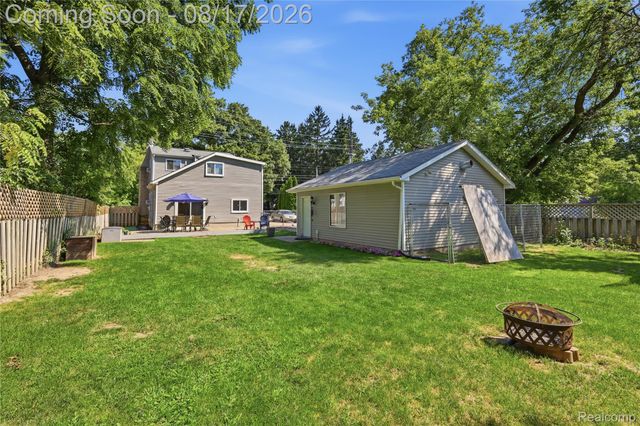 572 Atwater Street, Lake Orion Village, MI 48362