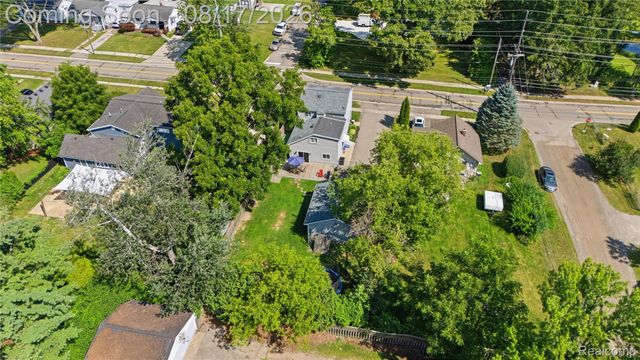 572 Atwater Street, Lake Orion Village, MI 48362