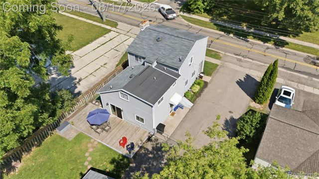 572 Atwater Street, Lake Orion Village, MI 48362