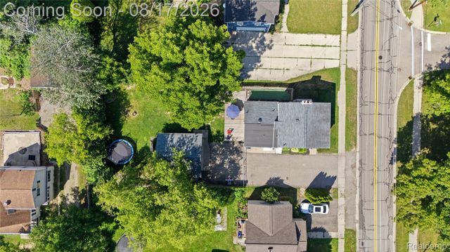 572 Atwater Street, Lake Orion Village, MI 48362