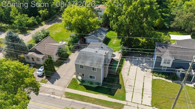 572 Atwater Street, Lake Orion Village, MI 48362