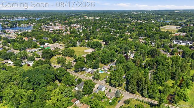 572 Atwater Street, Lake Orion Village, MI 48362