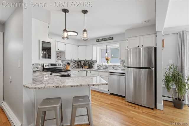 572 Atwater Street, Lake Orion Village, MI 48362