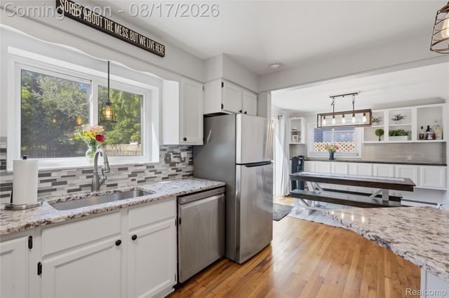 572 Atwater Street, Lake Orion Village, MI 48362
